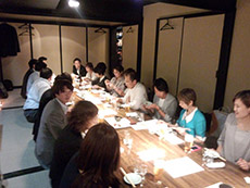 懇親会スタート！まだまだ皆さんこれからですね…